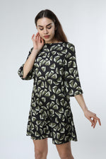 Load image into Gallery viewer, Green Geometric Patterned Dress
